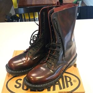 Solovair 11 Eye Burgundy Rub Boots